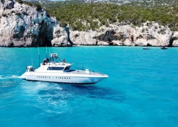 Turista rischia di annegare a Cala Goloritzè, salvato da Gdf