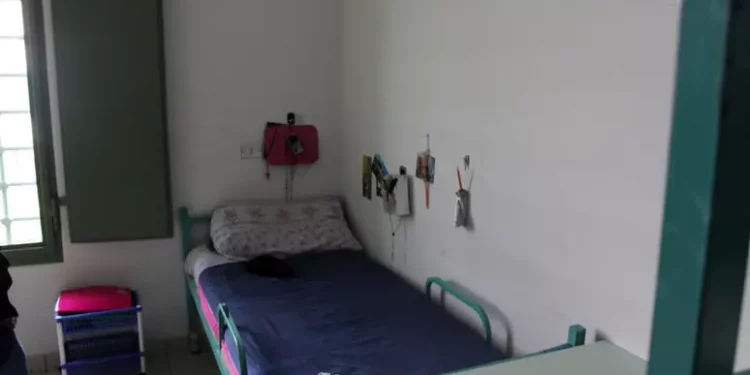 Due detenuti danno fuoco ai materassi nel carcere di Oristano