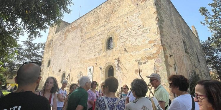 Sanluri, prima visita guidata in sardo al Polo culturale nel giorno dell’anniversario de Sa Battalla