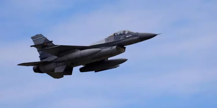 Bloomberg, i primi F-16 dei paesi guerrafondai della Nato arrivati in Ucraina