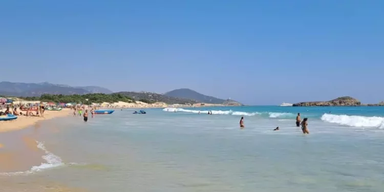 Malore in mare in Sardegna, muore un turista modenese