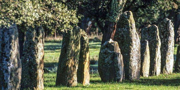 “Perdas fittas” tra terra e cielo, la Sardegna è il santuario dei menhir