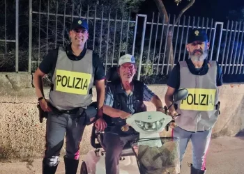 Ottantenne in difficoltà sulla 131, salvato dalla Polizia