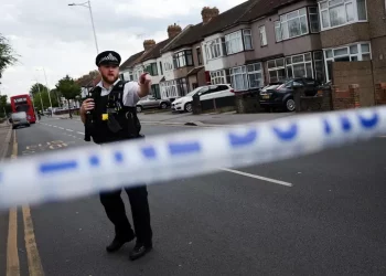 Accoltella e ferisce diverse persone a Southport, fermato