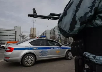 Autobomba esplode in un parcheggio a nord di Mosca, morto alto funzionario militare