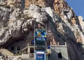 Porto Flavia regina del turismo per un weekend con gara tuffi