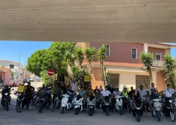 Protestano oltre 40 rider di Glovo, sciopero e sit-in a Olbia