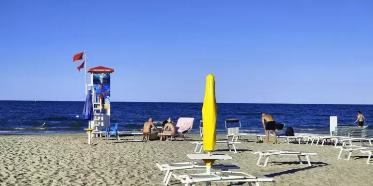 Pienone sulle spiagge, rischio protesta degli ombrelloni