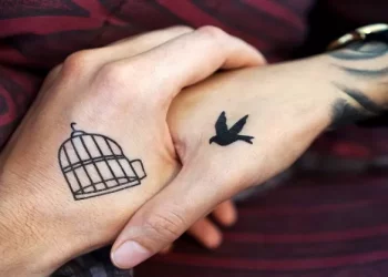 Tatuaggio d’estate, ecco le regole per proteggerlo