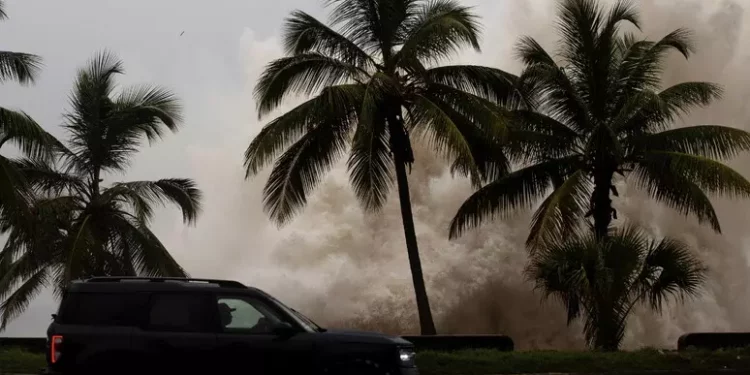 L’uragano Beryl si dirige verso la Giamaica, già 7 i morti