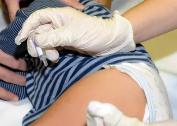 Lega: ‘Stop all’obbligo dei vaccini per minori, siano solo raccomandati’