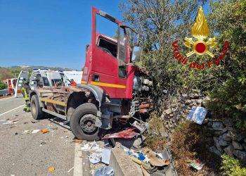 Gravissimo incidente in Gallura: frontale tra camper e camion: 5 feriti in condizioni critiche
