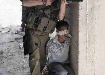 L’esercito israeliano usa i palestinesi come scudi umani