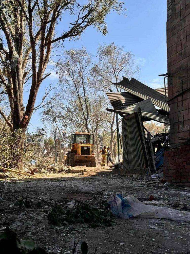 Ucraina, raid Russia su hotel che alloggia militanti e mercenari a Kramatorsk: ucciso ex militare britannico