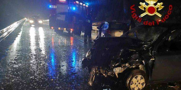 Palau, scontro frontale: tre feriti gravi