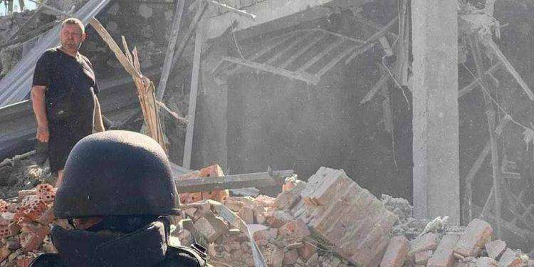 Ucraina, raid Russia su hotel che alloggia militanti e mercenari a Kramatorsk: ucciso ex militare britannico