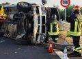 Furgone si ribalta sulla 131: il conducente trasportato in ospedale