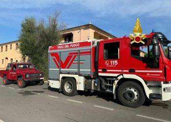 Paura a San Teodoro, abitazione in fiamme: uomo di 61 anni salvato dai Vigili del Fuoco