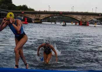 Atleta malata dopo il tuffo nella Senna, il Belgio ritira la squadra