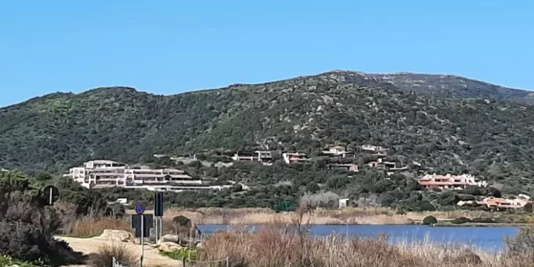 Blitz a Chia contro i venditori ambulanti sulle spiagge