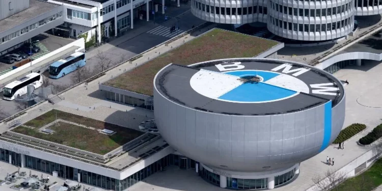 Bmw: richiama 1,4 milioni di auto in Cina per airbag difettosi