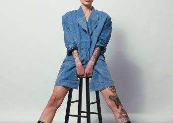 “Le solite stronze” di e con Carlotta Vagnoli sbarca a Cagliari