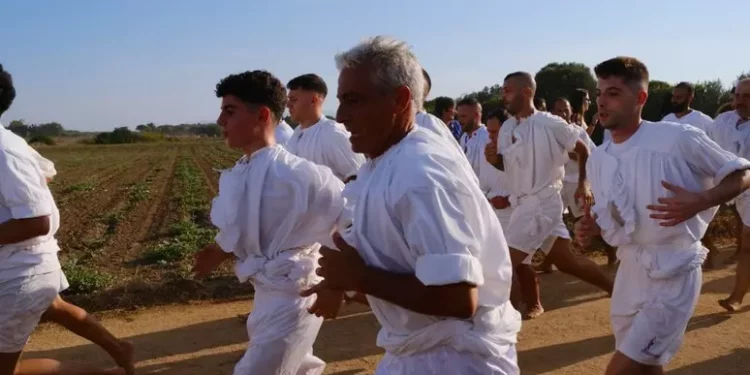 Corsa degli scalzi a Cabras, San Salvatore è nel suo santuario