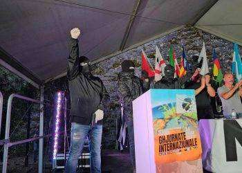 Corsica, commando del FLNC irrompe nella riunione delle Giornate Internazionali dei giovani indipendentisti