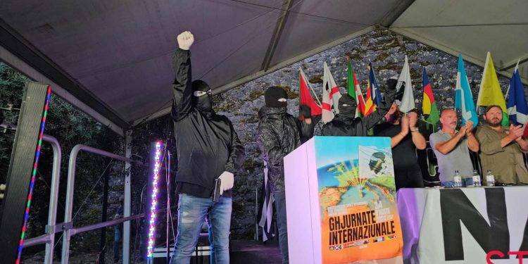 Corsica, commando del FLNC irrompe nella riunione delle Giornate Internazionali dei giovani indipendentisti