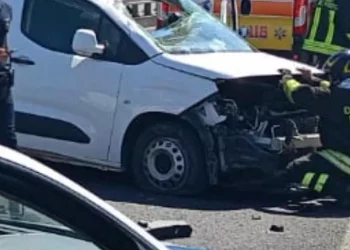 Furgone si ribalta a Sassari, conducente in gravi condizioni