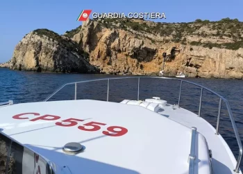 Gommone incagliato, 5 turisti salvati nel mare di Alghero