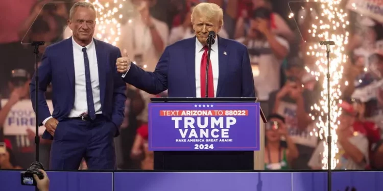 Kennedy Jr si ritira e appoggia Trump