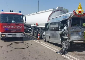 Maxi tamponamento a Capoterra, ferita intera famiglia su furgone