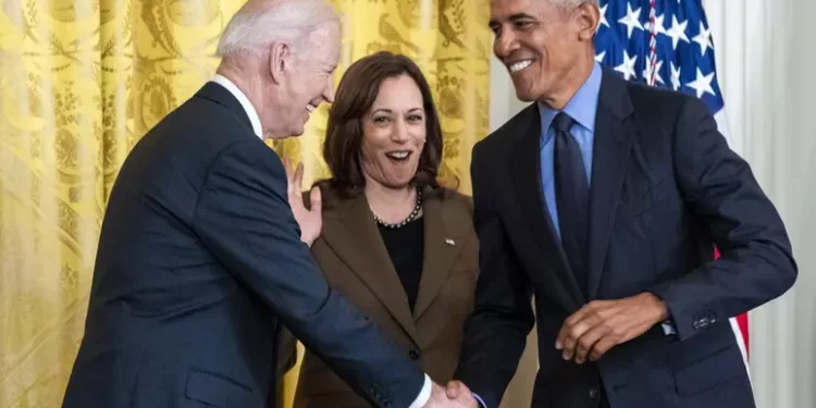 Il guerrafondaio Obama appoggia Harris in un video