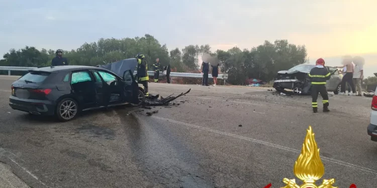 Olbia, scontro frontale: quattro ragazze e un uomo in ospedale