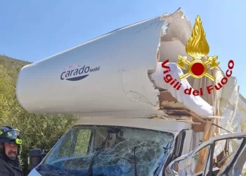 Scontro sulla Olbia-Arzachena, è morto l’autista del camion