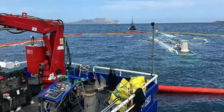 Via a operazioni recupero del motoryacht Atina affondato a Olbia