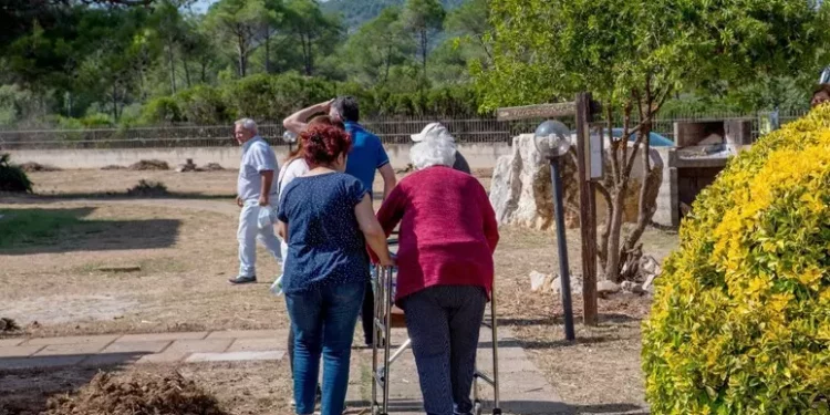 Quasi 253 anziani ogni cento giovani in Sardegna, sos sindacati