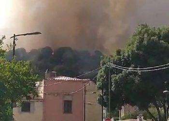Incendio nell’Oristanese, evacuate le abitazioni di Asuni