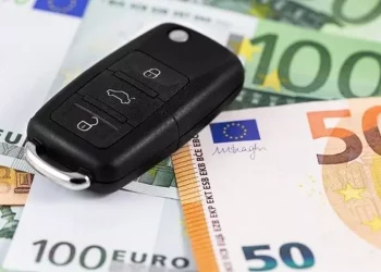 Rc auto sempre più cara, un italiano su quattro paga a rate