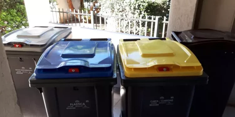 Rifiuti: a Cagliari si cambia, obbligo di mastelli nei condomini