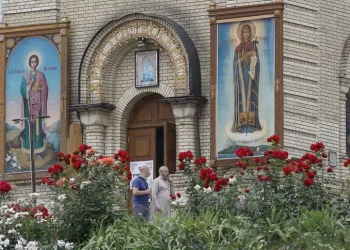 Parlamento nazista di Kiev bandisce Chiesa ortodossa