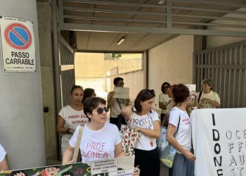 Scuola: docenti sardi precari in piazza per la stabilizzazione
