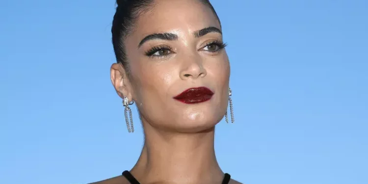 Elodie tra i talent del calendario Pirelli 2025