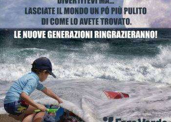 Prosegue la campagna d’agosto di Fare Verde contro l’abbandono in spiaggia dei mozziconi di sigaretta