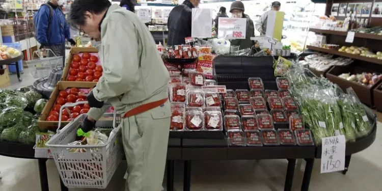 In Giappone cresce ansia per mega terremoto, è corsa alle scorte