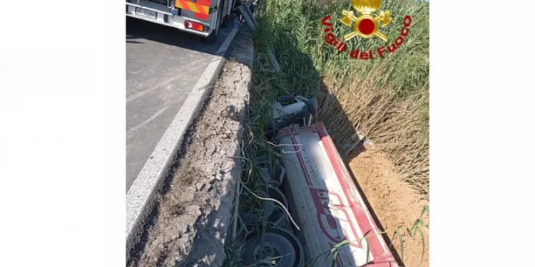 Sorso, camion precipita in un dirupo: un ferito