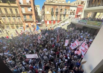 Rinnovabili: in migliaia a Cagliari contro speculazione energetica