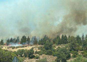 Vastissimo incendio ad Aritzo: in azione elicotteri e due canadair