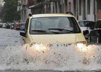 Allerta gialla in sette regioni, forti temporali e grandine in Piemonte e in Lombardia